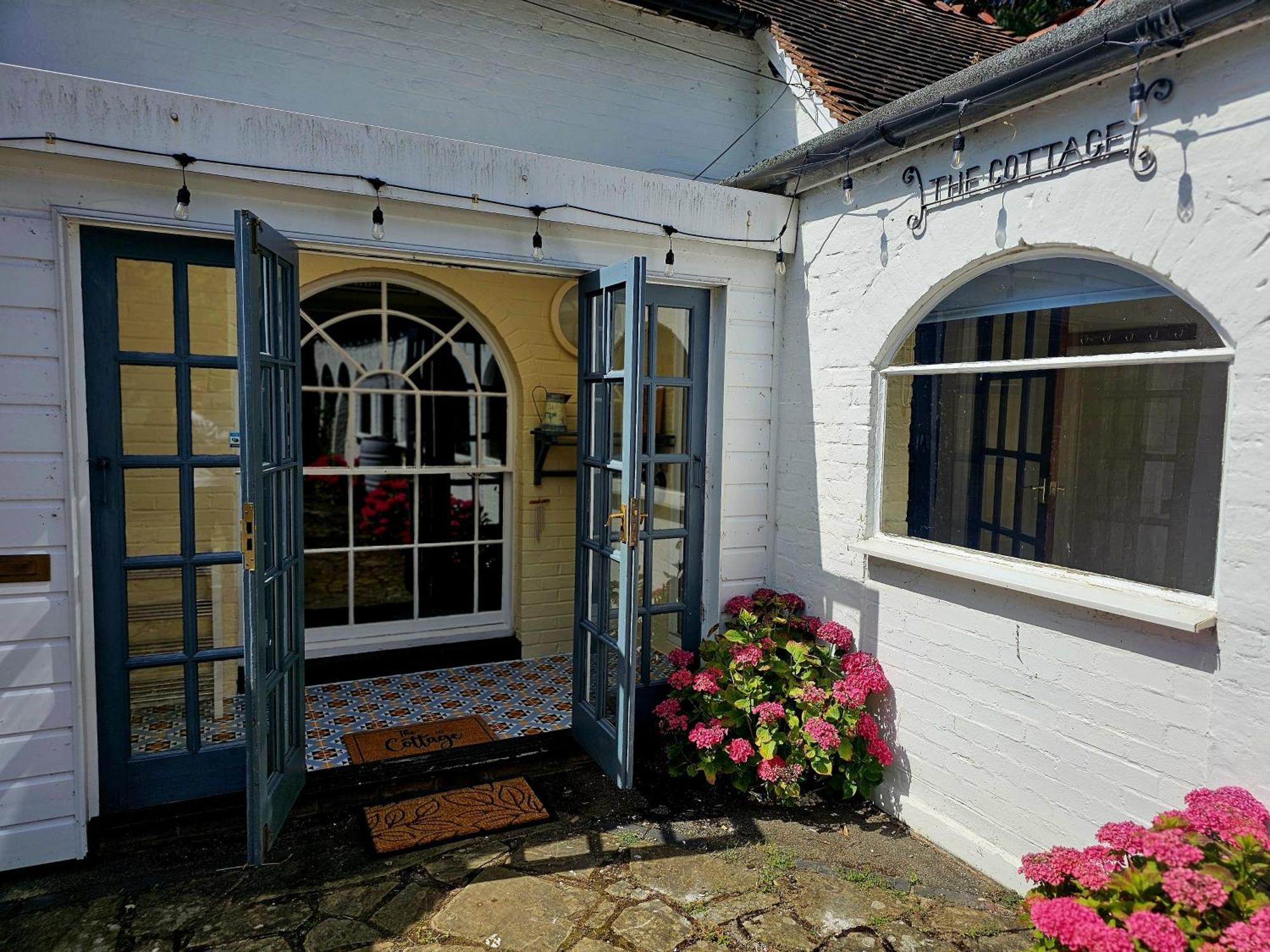 English Farmhouse Cottage Guildford Exterior foto